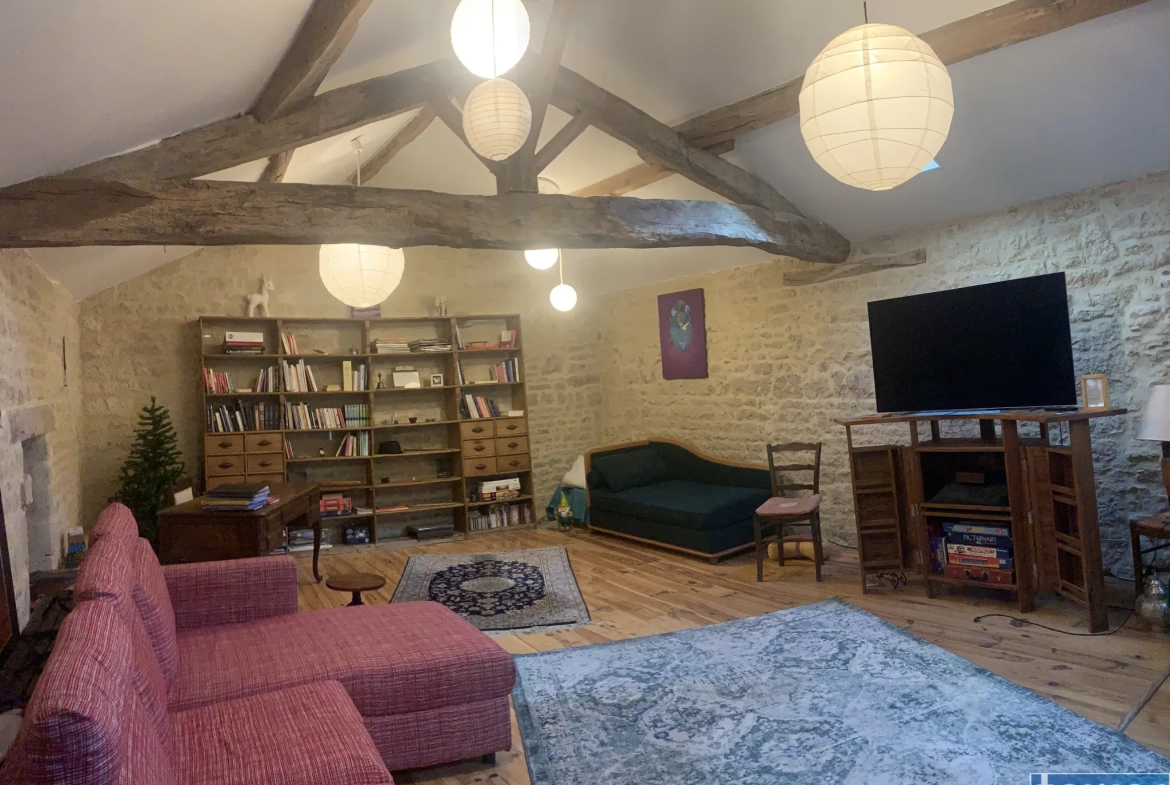Maison familiale de 7 pièces avec studio indépendant à Les Touches de Périgny, 17160 