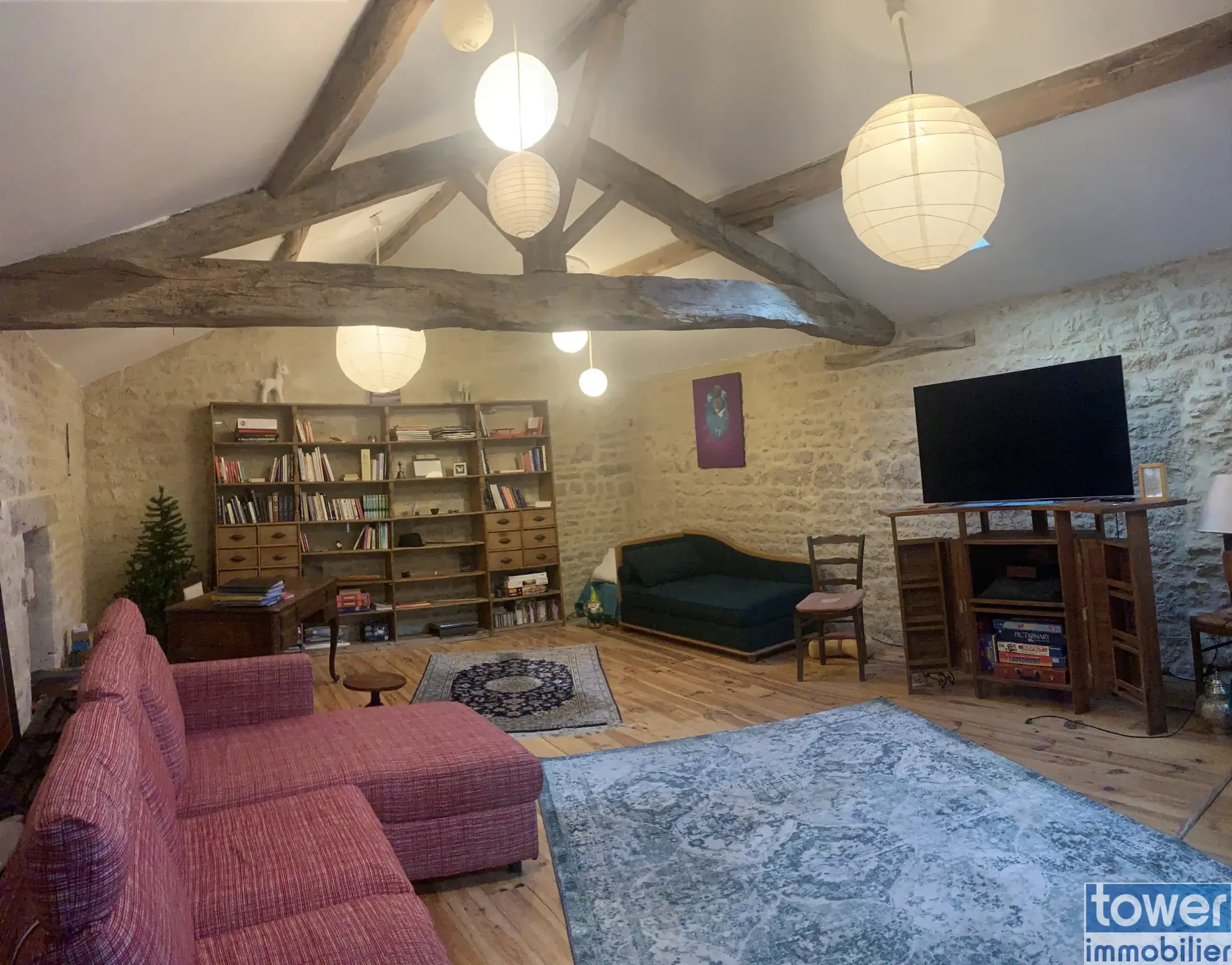 Maison familiale de 7 pièces avec studio indépendant à Les Touches de Périgny, 17160 