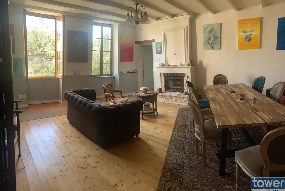 Maison familiale de 7 pièces avec studio indépendant à Les Touches de Périgny, 17160 