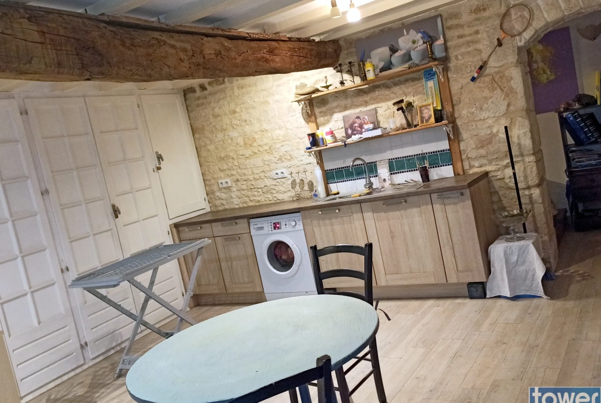 Maison familiale de 7 pièces avec studio indépendant à Les Touches de Périgny, 17160 
