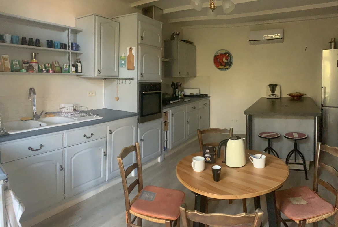 Maison familiale de 7 pièces avec studio indépendant à Les Touches de Périgny, 17160 