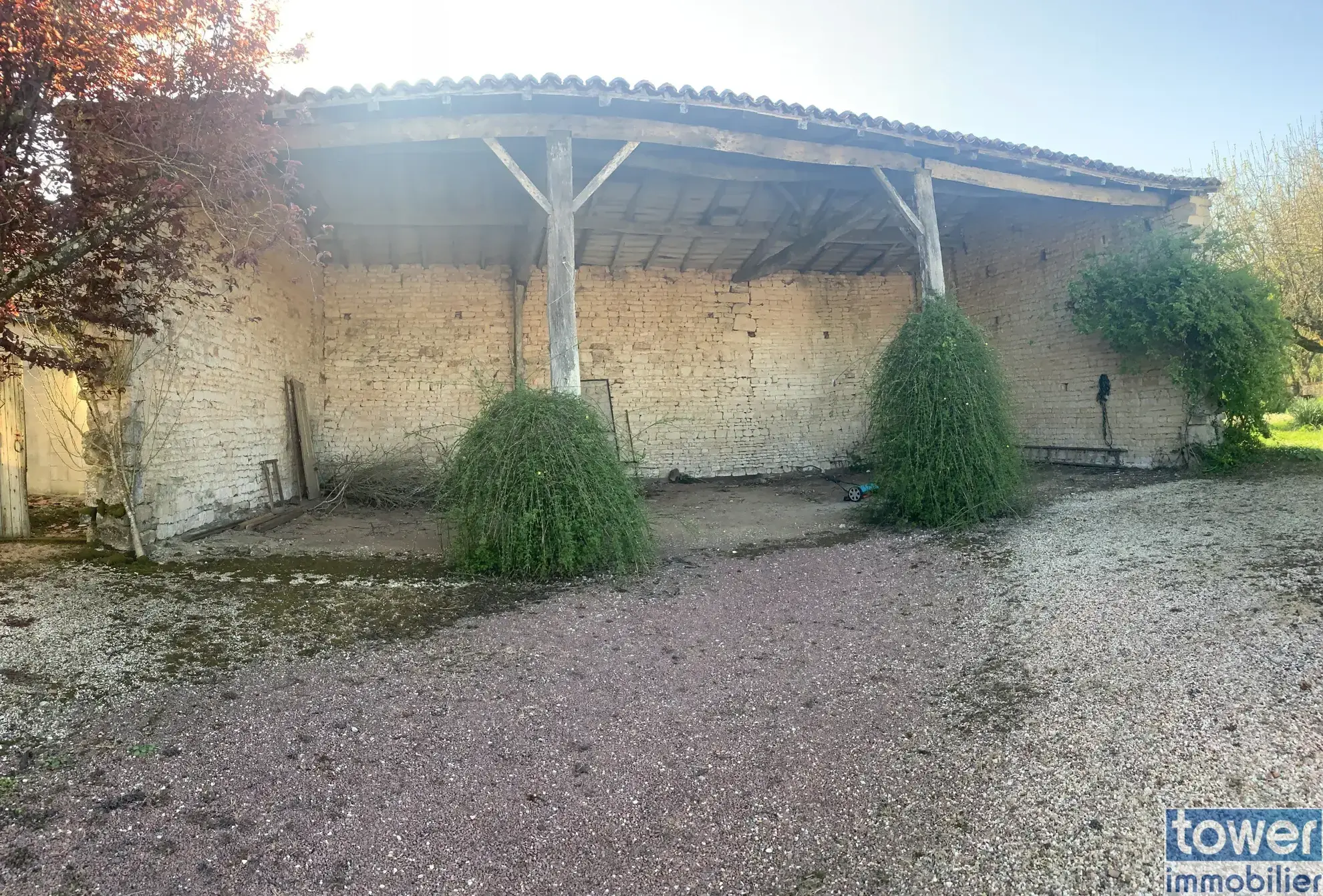 Maison familiale de 7 pièces avec studio indépendant à Les Touches de Périgny, 17160 