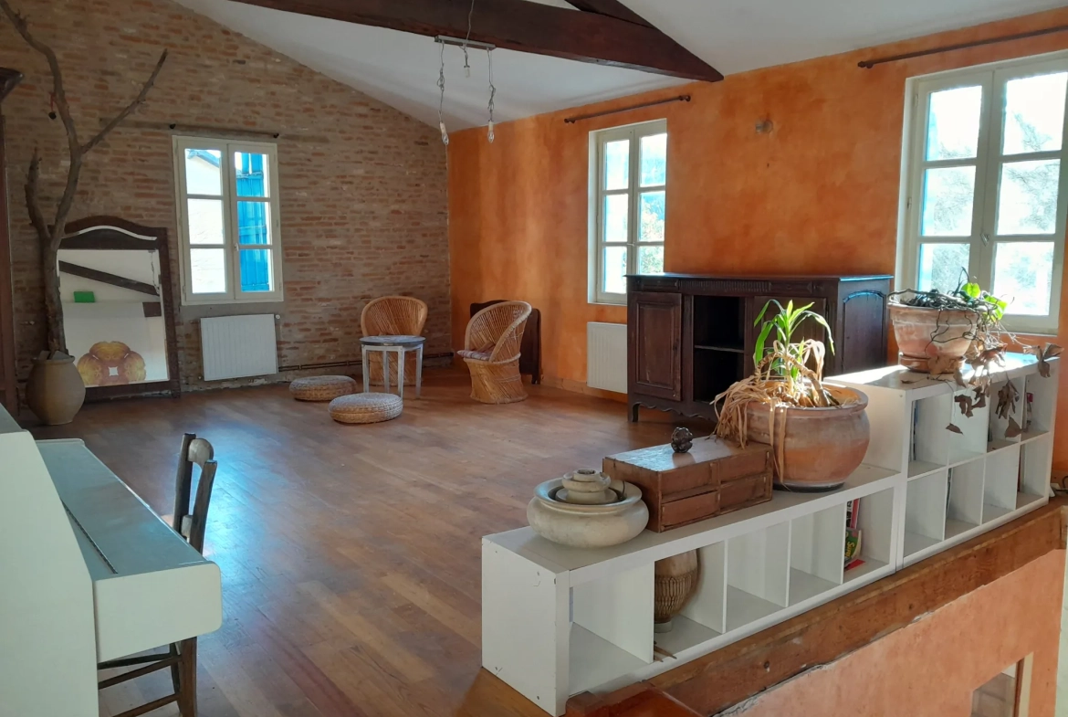 Maison de caractère à Moissac avec studio et grand jardin 