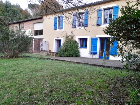 Maison de charme rénovée à Moissac avec studio et parking sécurisé