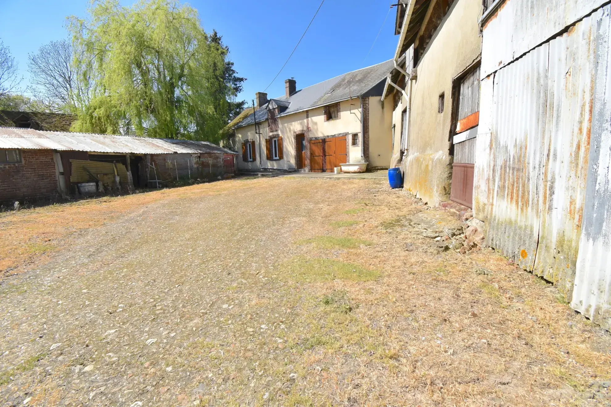Ferme ancienne à réhabiliter avec dépendances près de Brou et Arrou 