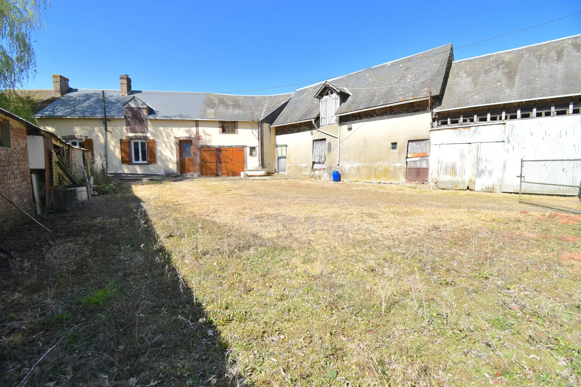 Ferme ancienne à réhabiliter avec dépendances près de Brou et Arrou 