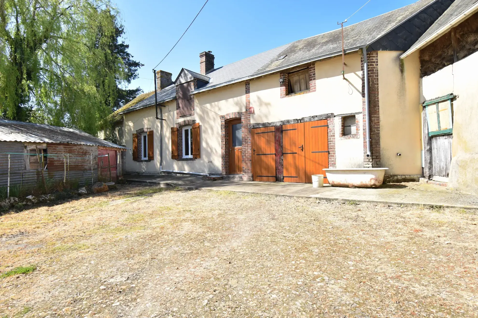 Ferme ancienne à réhabiliter avec dépendances près de Brou et Arrou 