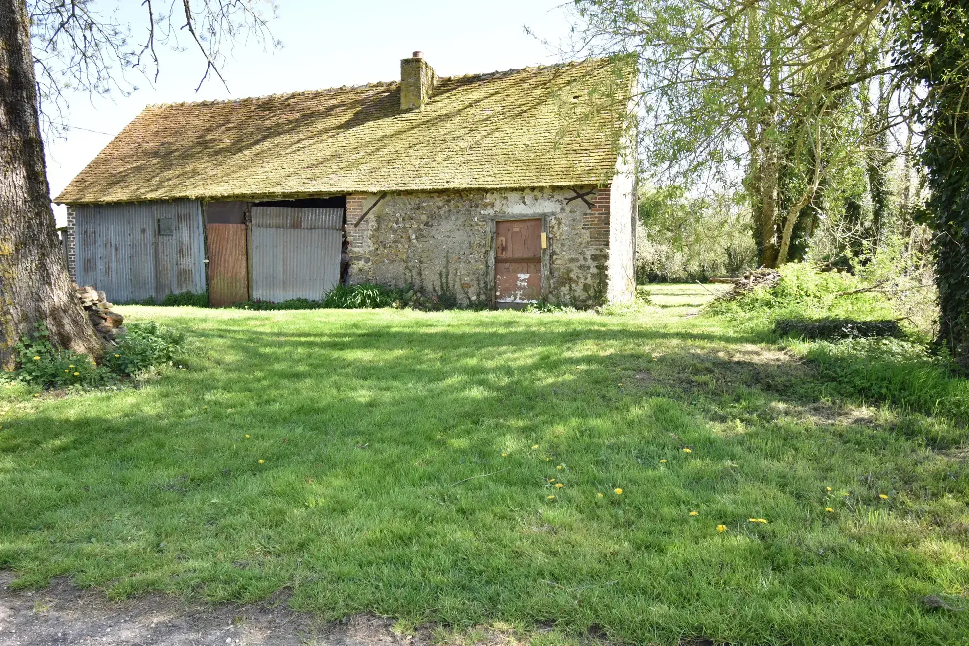Ferme ancienne à réhabiliter avec dépendances près de Brou et Arrou 