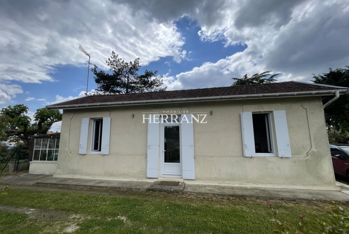 Maison de plain-pied rénovée avec grand jardin près de Libourne 
