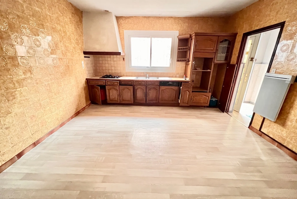 Maison de ville à Tarbes dans le quartier Jardin Massey - Grande superficie avec garage et cour 