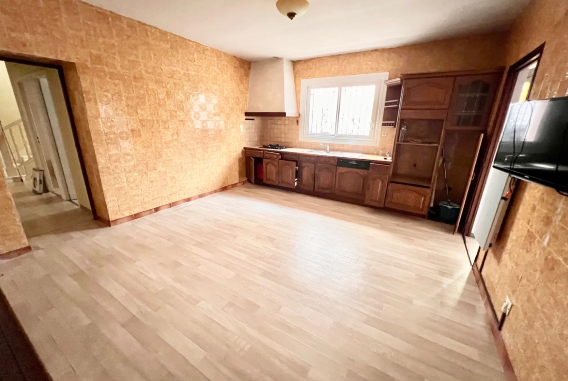 Maison de ville à Tarbes dans le quartier Jardin Massey - Grande superficie avec garage et cour 