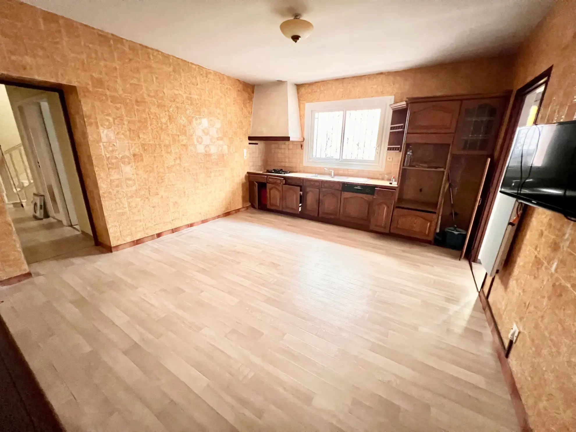 Maison de ville à Tarbes dans le quartier Jardin Massey - Grande superficie avec garage et cour 
