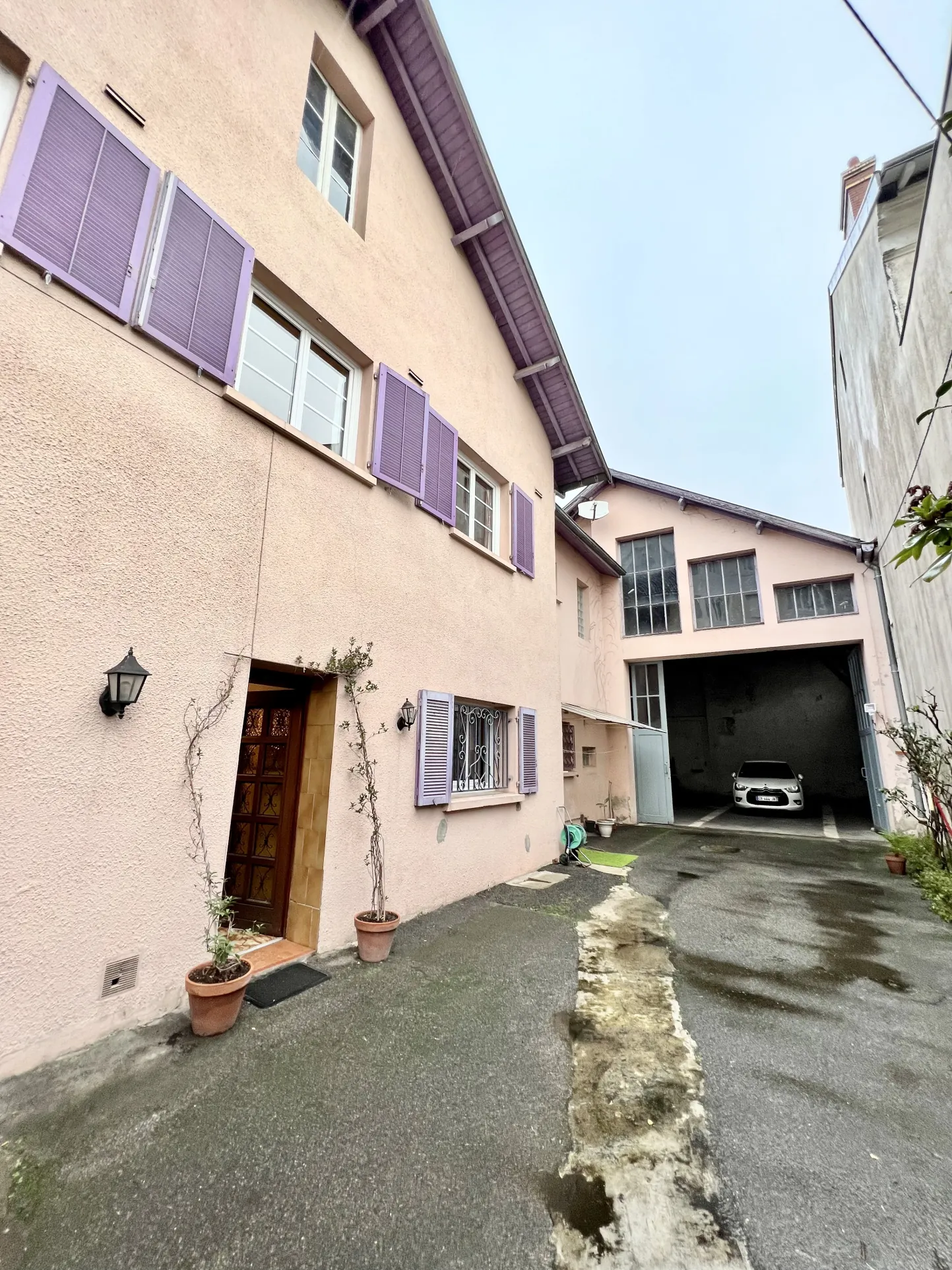 Maison de ville à Tarbes dans le quartier Jardin Massey - Grande superficie avec garage et cour 