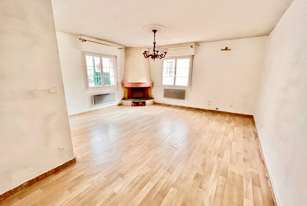 Maison de ville à Tarbes dans le quartier Jardin Massey - Grande superficie avec garage et cour 