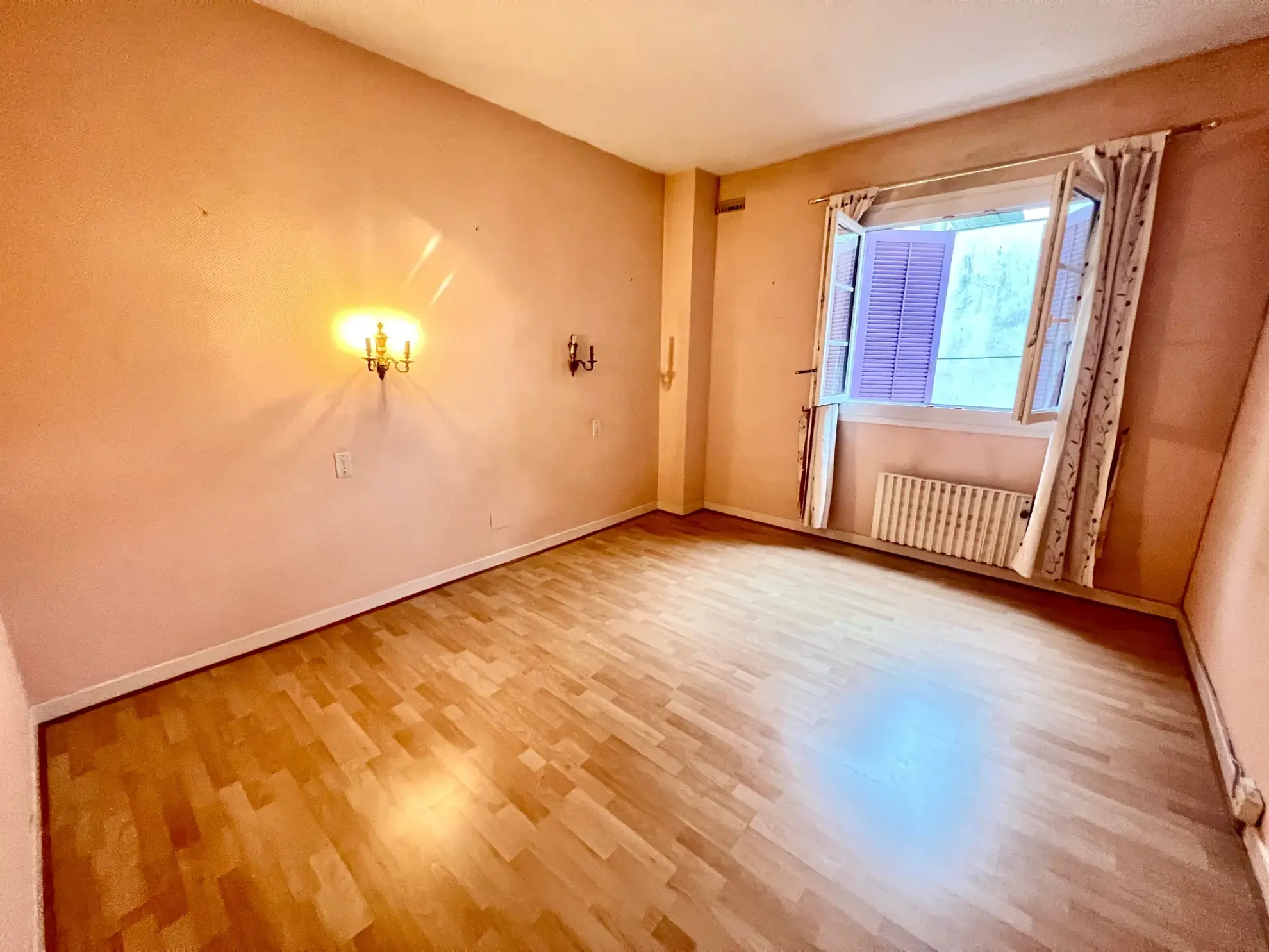 Maison de ville à Tarbes dans le quartier Jardin Massey - Grande superficie avec garage et cour 