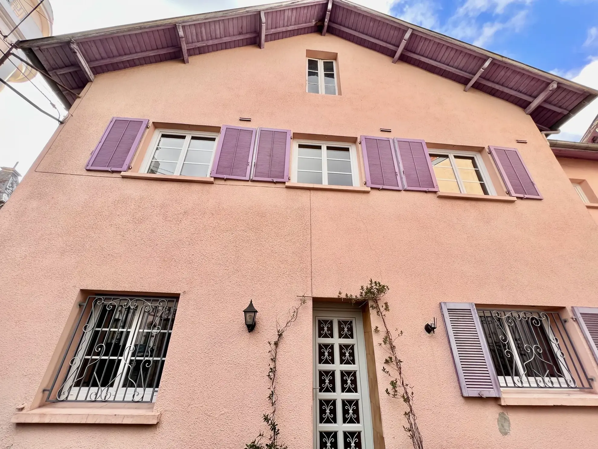 Maison de ville à Tarbes dans le quartier Jardin Massey - Grande superficie avec garage et cour 