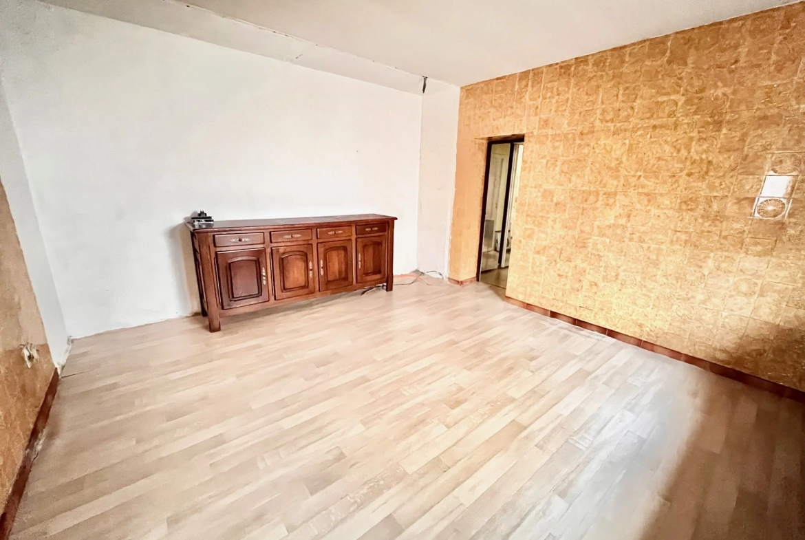 Maison de ville à Tarbes dans le quartier Jardin Massey - Grande superficie avec garage et cour 