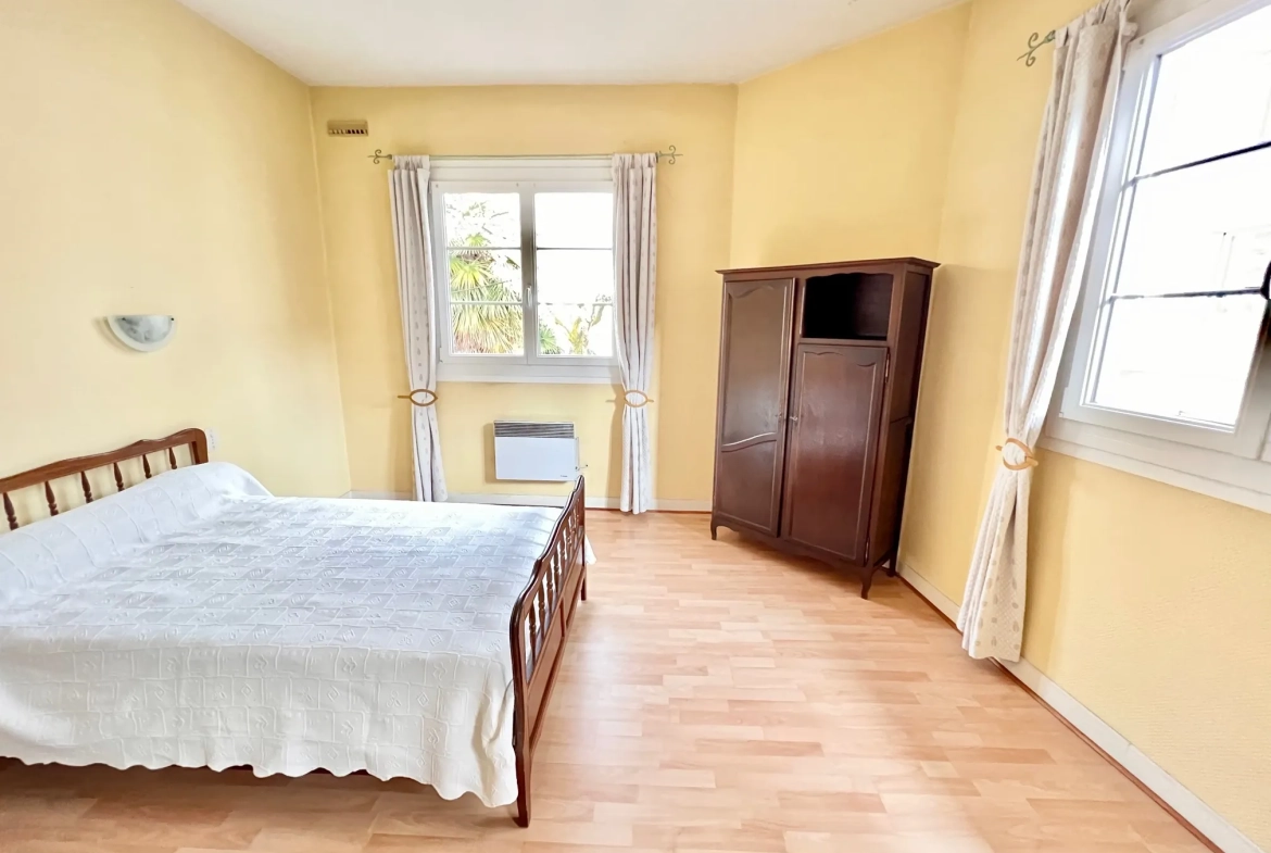 Maison de ville à Tarbes dans le quartier Jardin Massey - Grande superficie avec garage et cour 