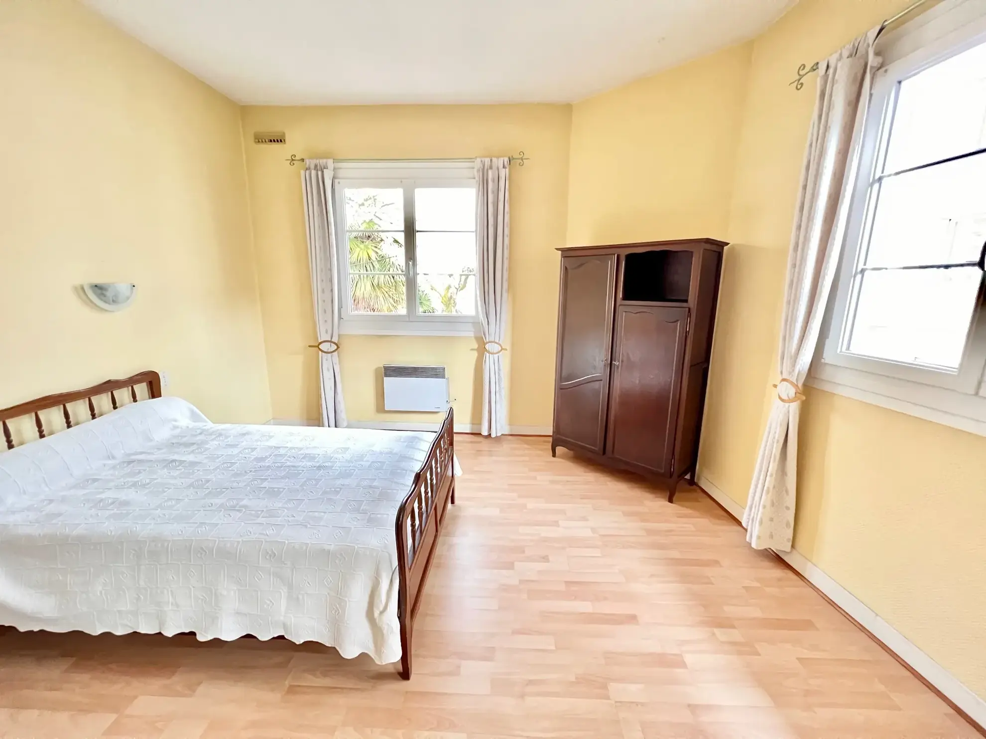 Maison de ville à Tarbes dans le quartier Jardin Massey - Grande superficie avec garage et cour 