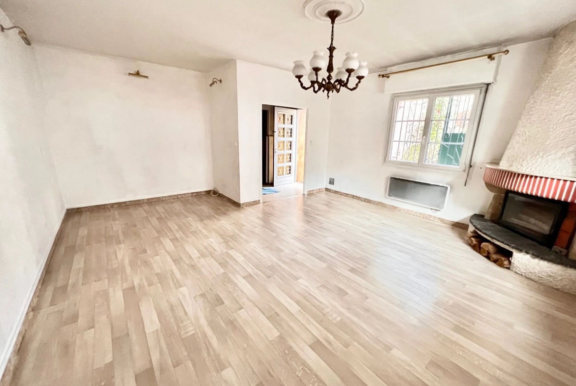 Maison de ville à Tarbes dans le quartier Jardin Massey - Grande superficie avec garage et cour 