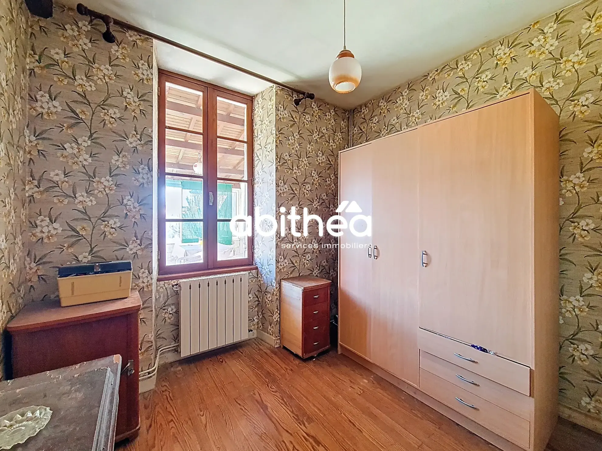 Charmante maison charentaise à rénover de 183 m² avec dépendances à Jarnac-Champagne 