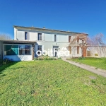 Charmante maison charentaise à rénover de 183 m² avec dépendances à Jarnac-Champagne