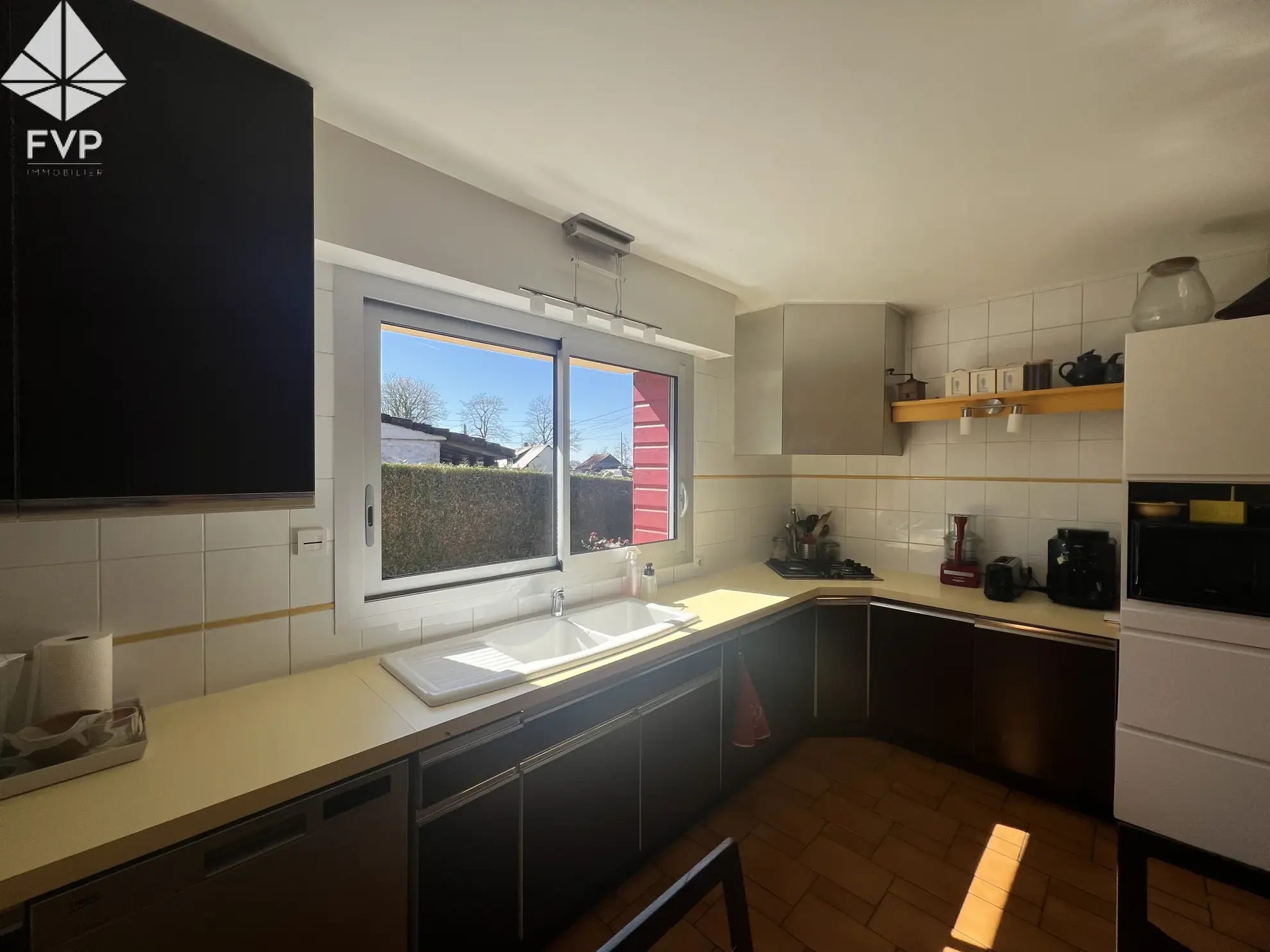 Maison de village récente avec garage, 160 m², terrain clos, proche Yvetot et Fauvillé en Caux 