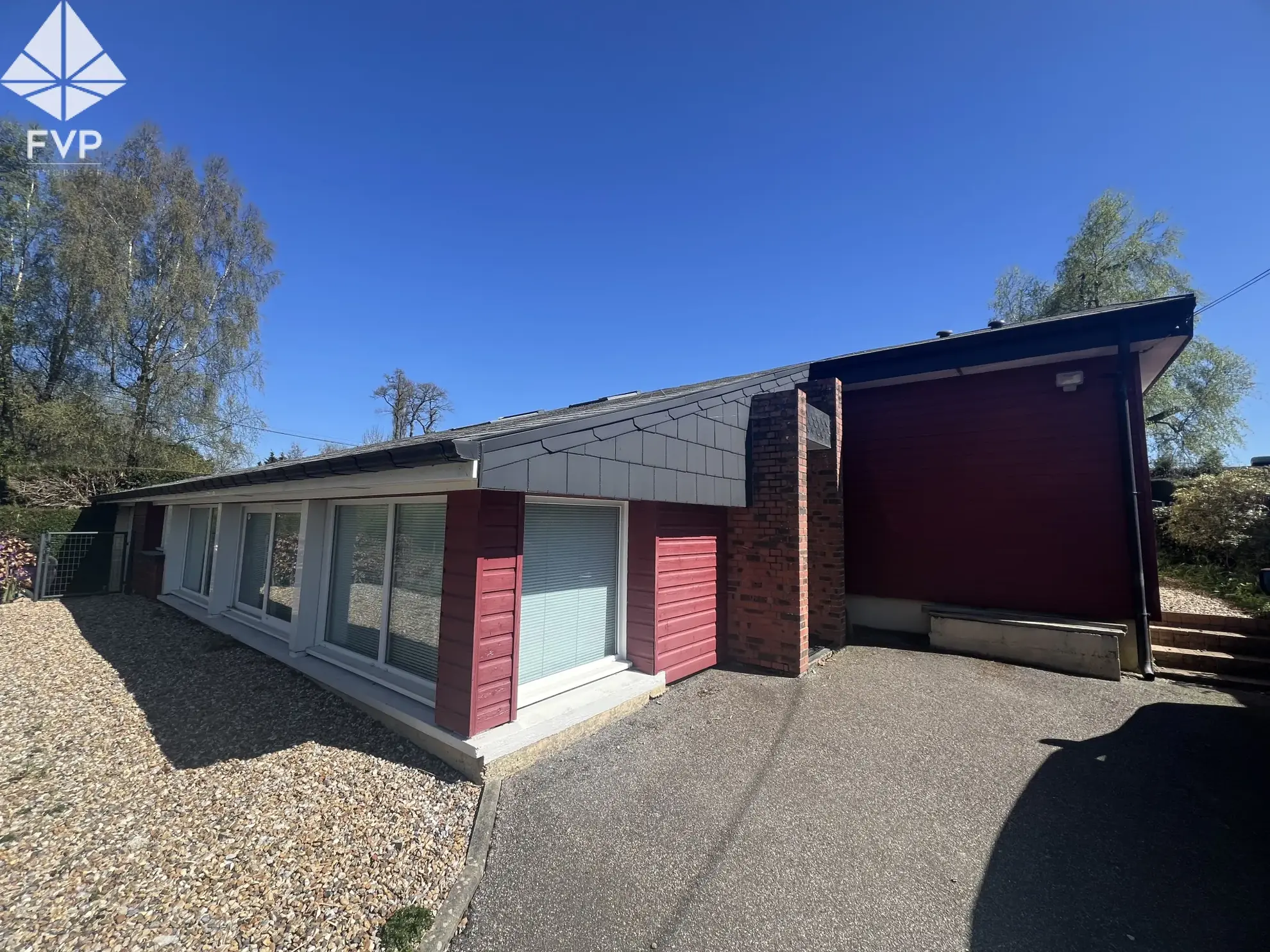 Maison de village récente avec garage, 160 m², terrain clos, proche Yvetot et Fauvillé en Caux 