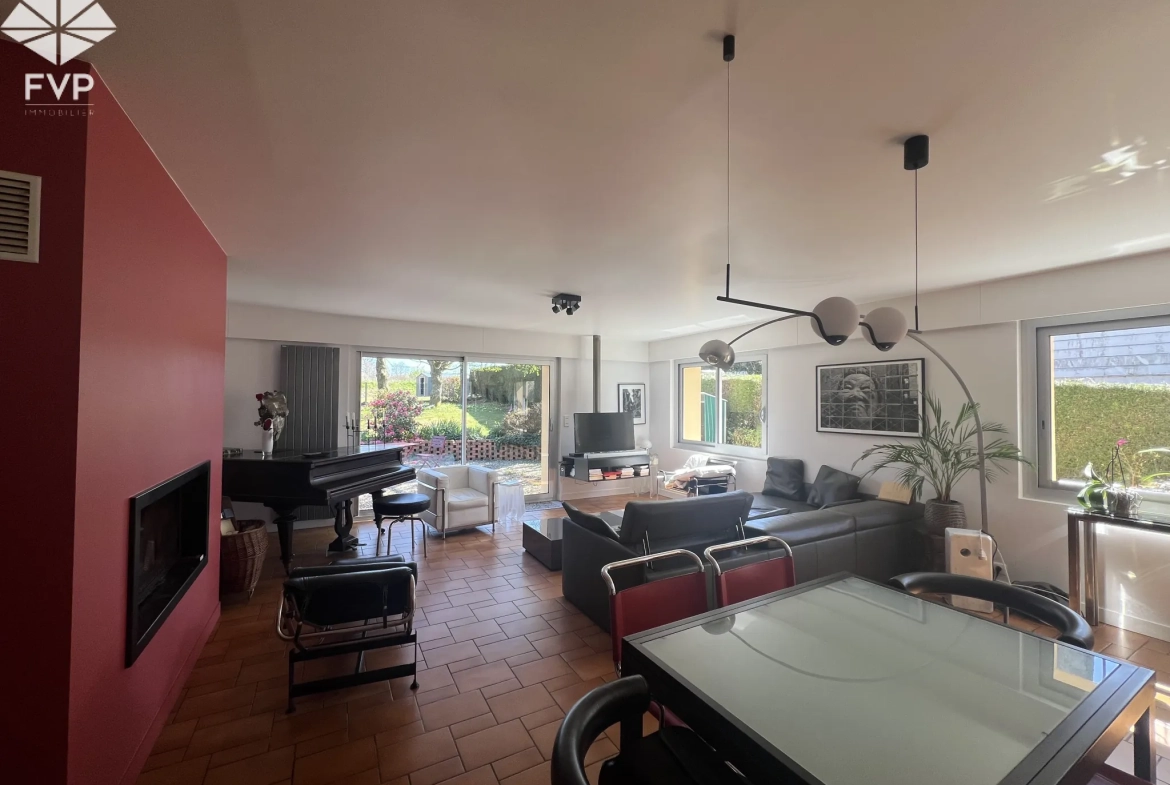 Maison de village récente avec garage, 160 m², terrain clos, proche Yvetot et Fauvillé en Caux 