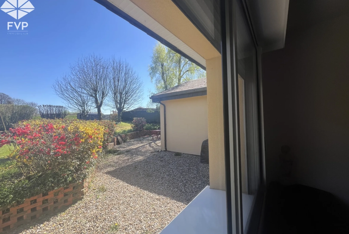 Maison de village récente avec garage, 160 m², terrain clos, proche Yvetot et Fauvillé en Caux 