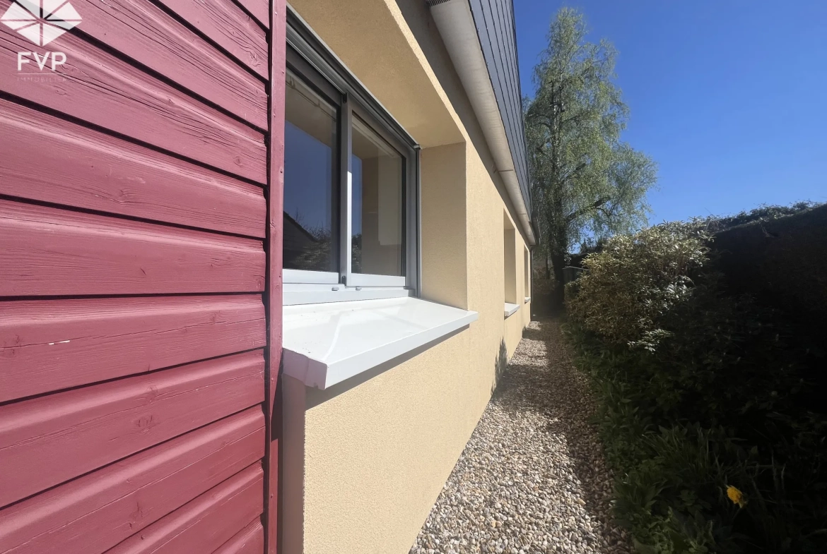Maison de village récente avec garage, 160 m², terrain clos, proche Yvetot et Fauvillé en Caux 