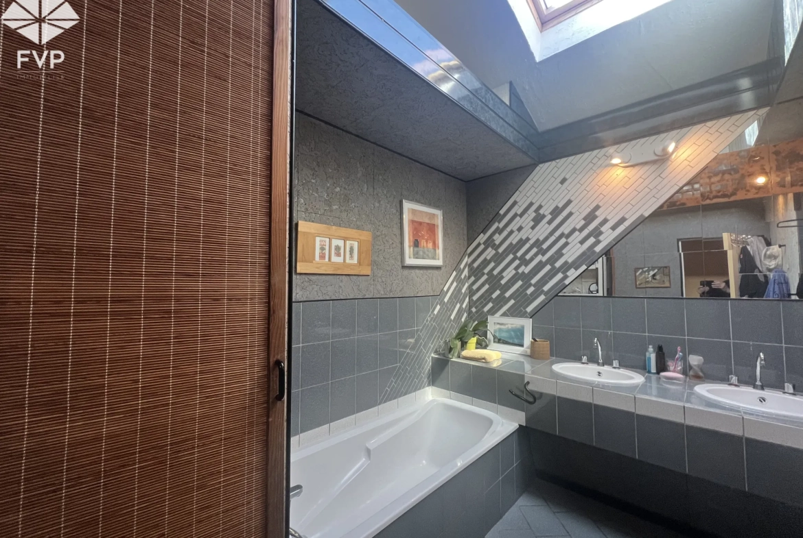 Maison de village récente avec garage, 160 m², terrain clos, proche Yvetot et Fauvillé en Caux 