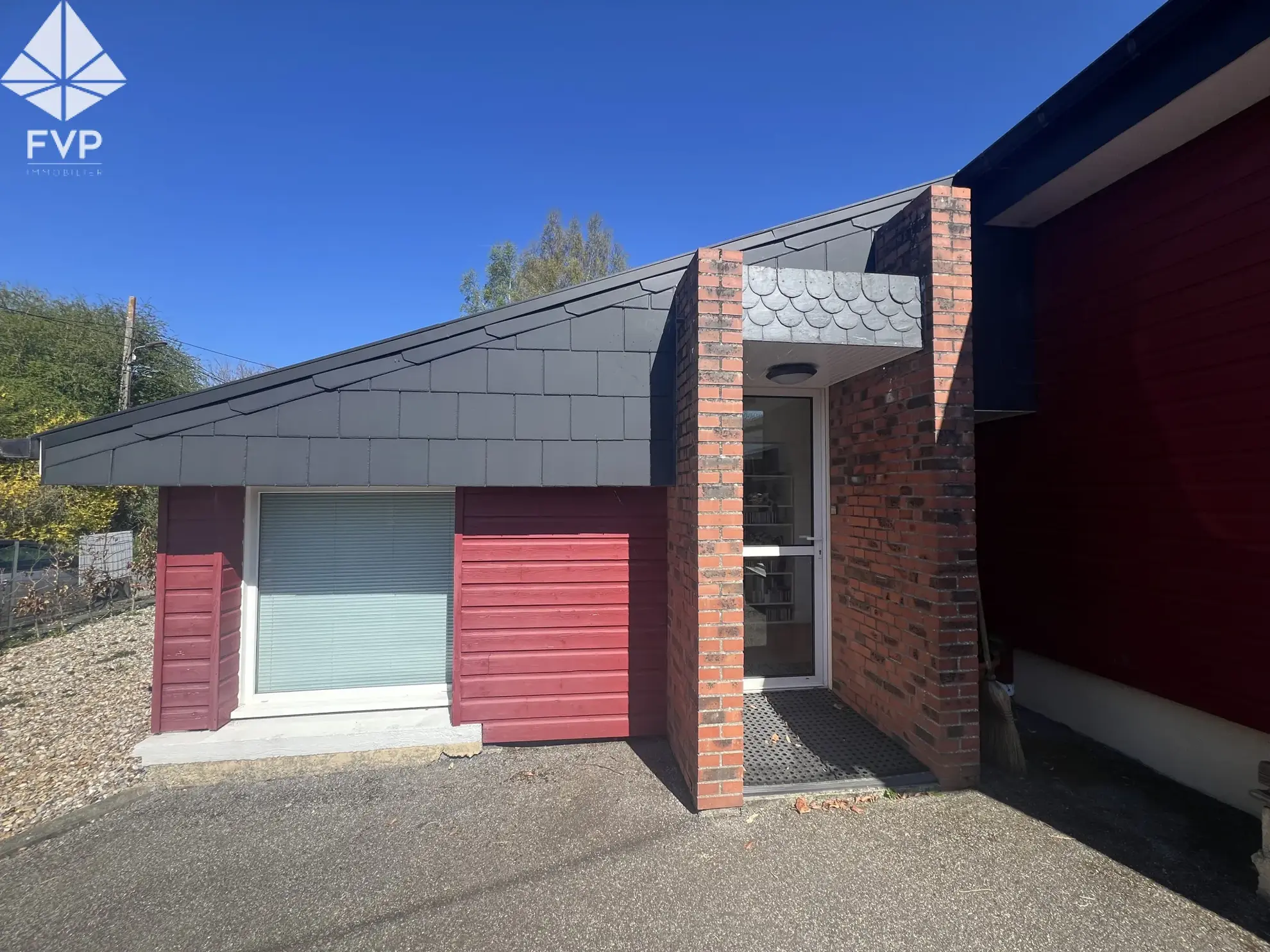 Maison de village récente avec garage, 160 m², terrain clos, proche Yvetot et Fauvillé en Caux 