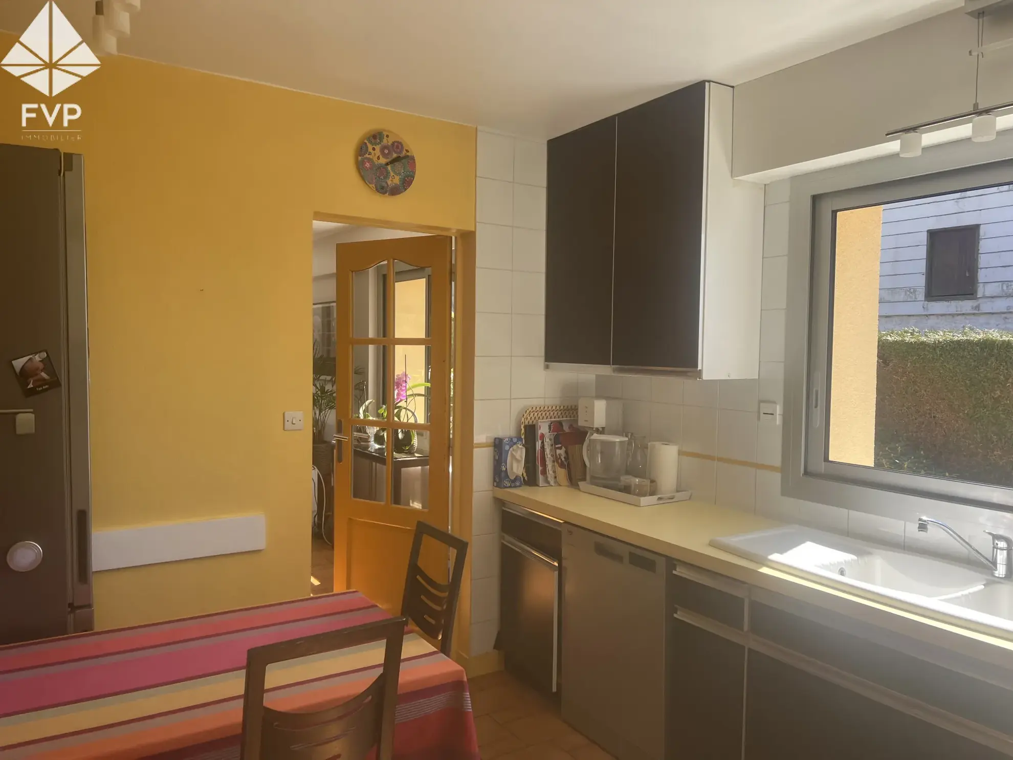 Maison de village récente avec garage, 160 m², terrain clos, proche Yvetot et Fauvillé en Caux 