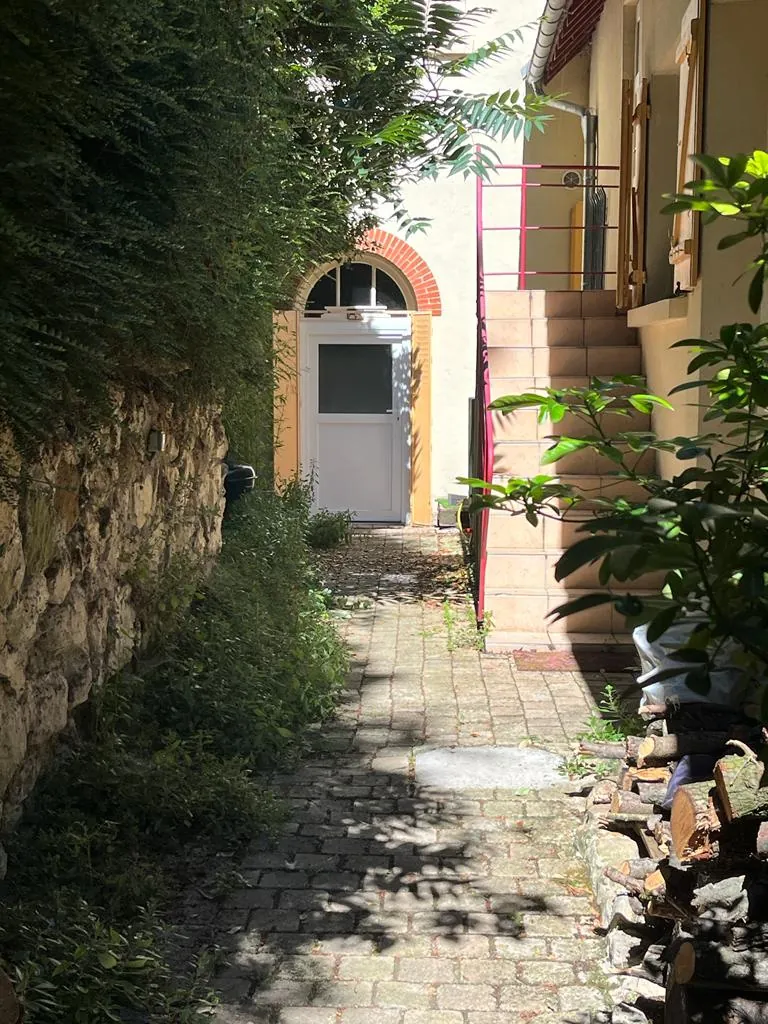 Appartement T4 avec studio indépendant à Meulan – Potentiel locatif élevé 