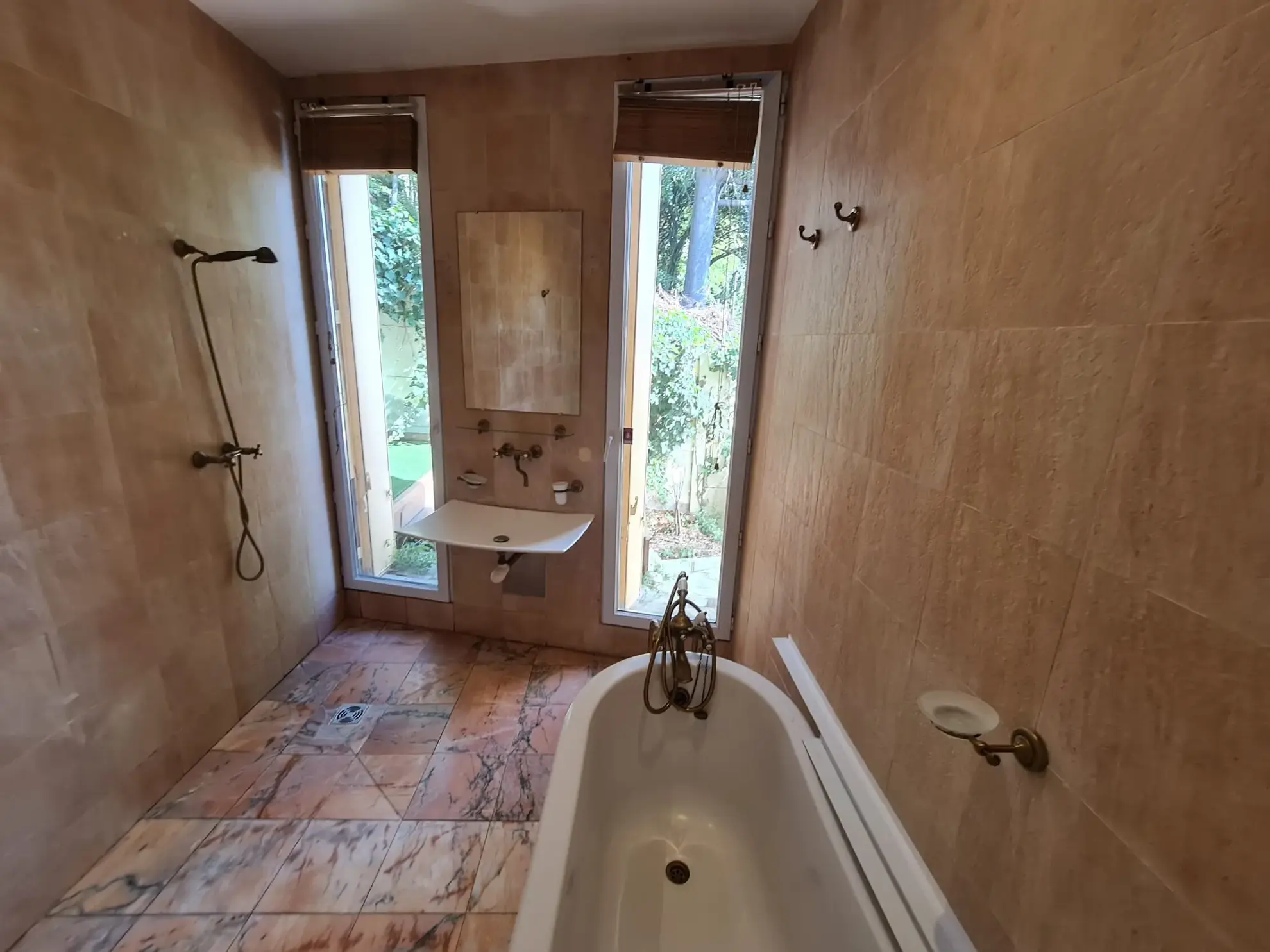Appartement T4 avec studio indépendant à Meulan – Potentiel locatif élevé 