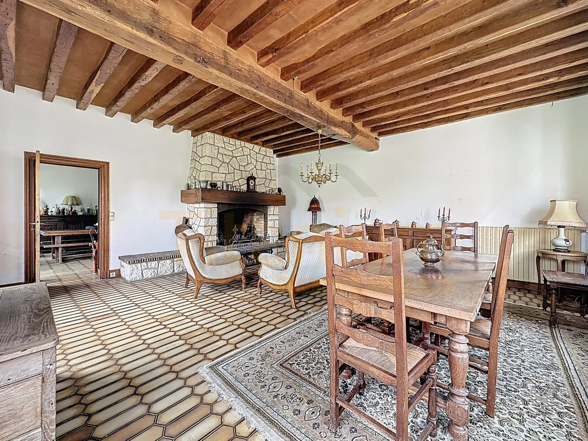 Maison de charme à rénover avec grand jardin près de Beauvais 
