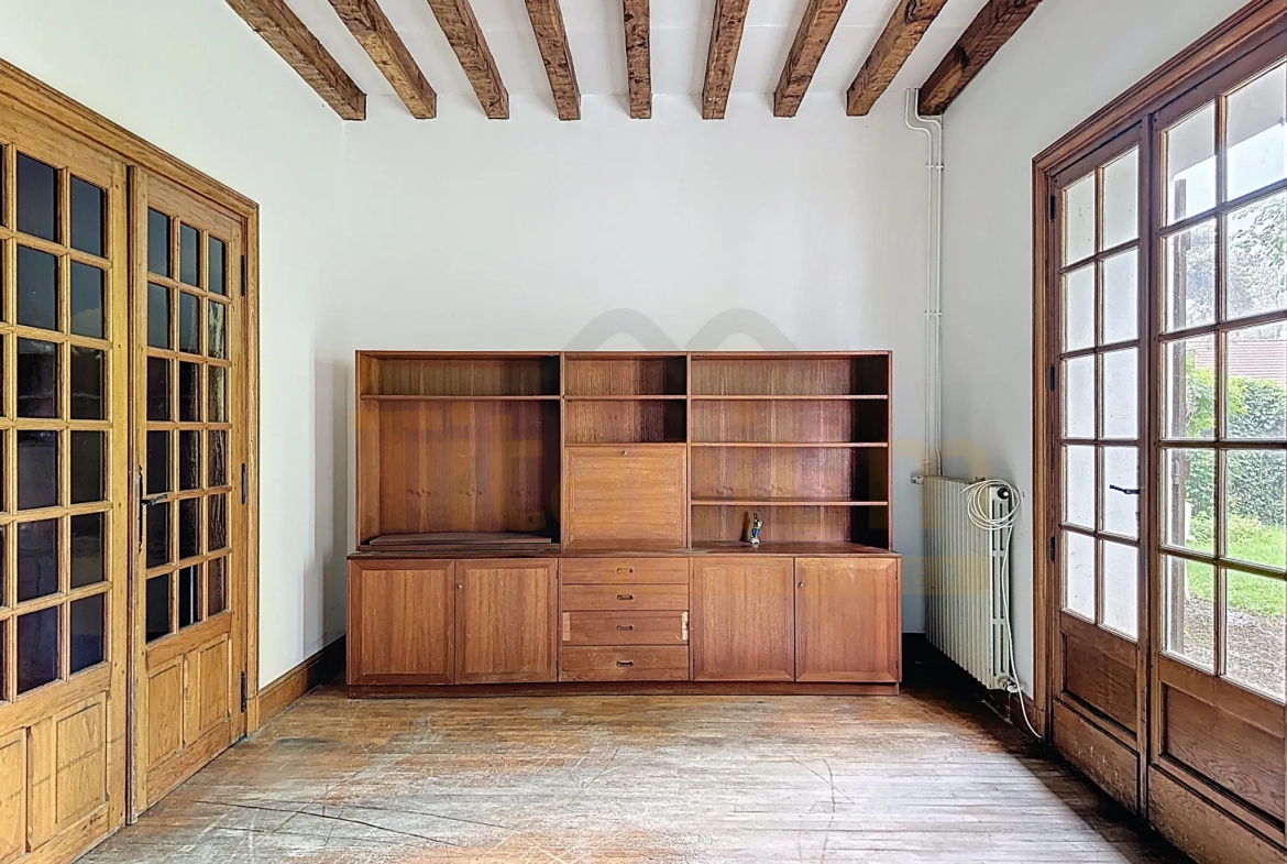 Maison de charme à rénover avec grand jardin près de Beauvais 