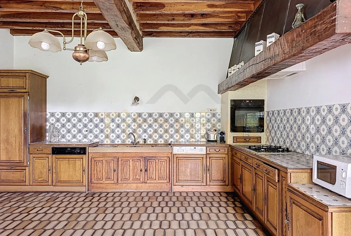 Maison de charme à rénover avec grand jardin près de Beauvais 