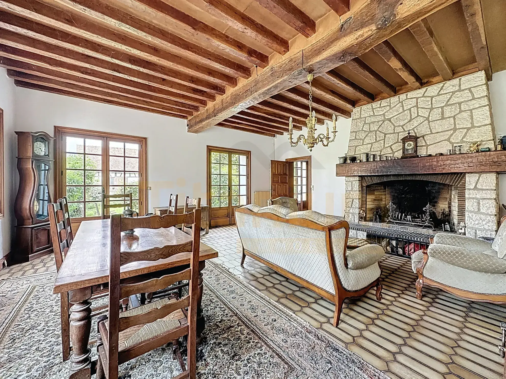 Maison de charme à rénover avec grand jardin près de Beauvais 