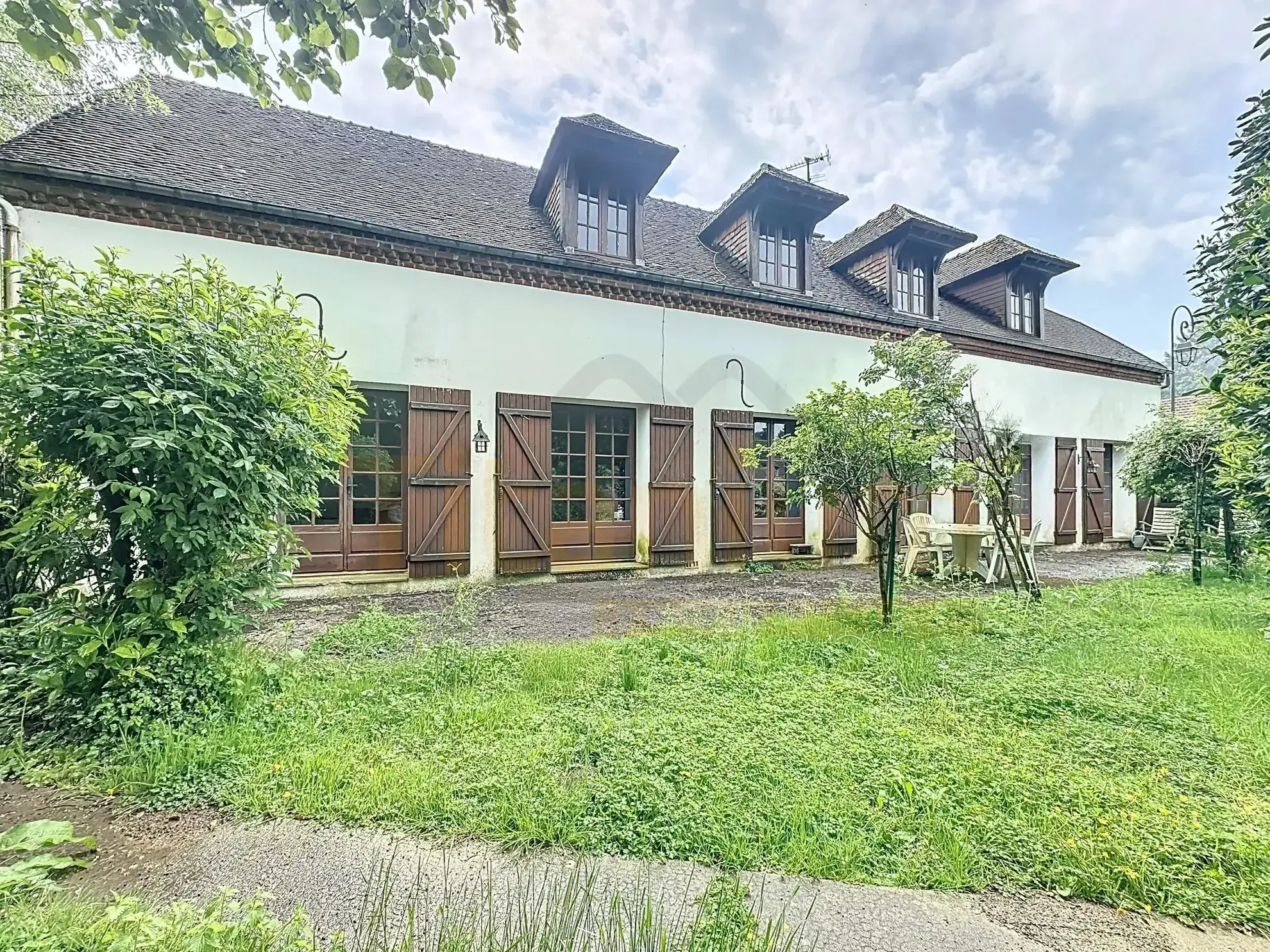 Maison de charme à rénover avec grand jardin près de Beauvais 