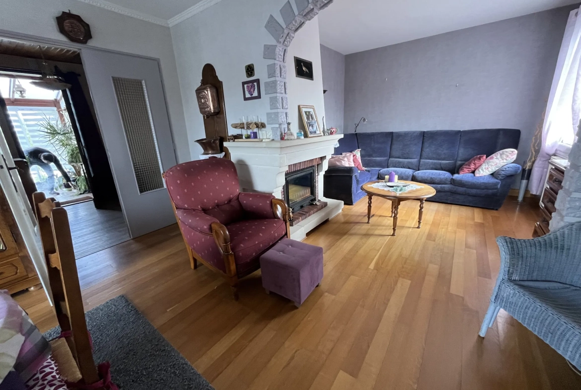 Maison à vendre à Thouars avec 4 chambres, jardin et garage - Quartier calme 