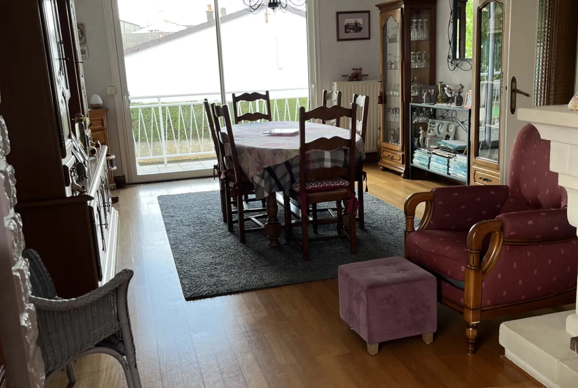 Maison à vendre à Thouars avec 4 chambres, jardin et garage - Quartier calme 