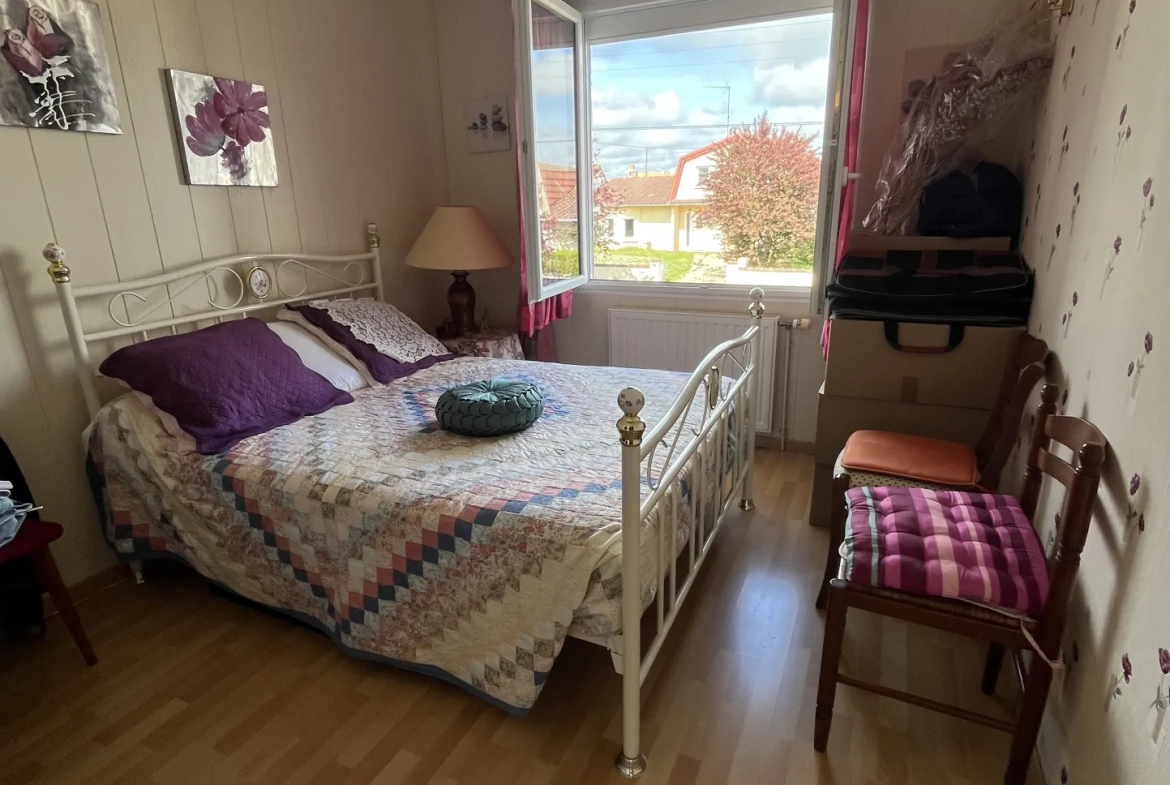 Maison à vendre à Thouars avec 4 chambres, jardin et garage - Quartier calme 