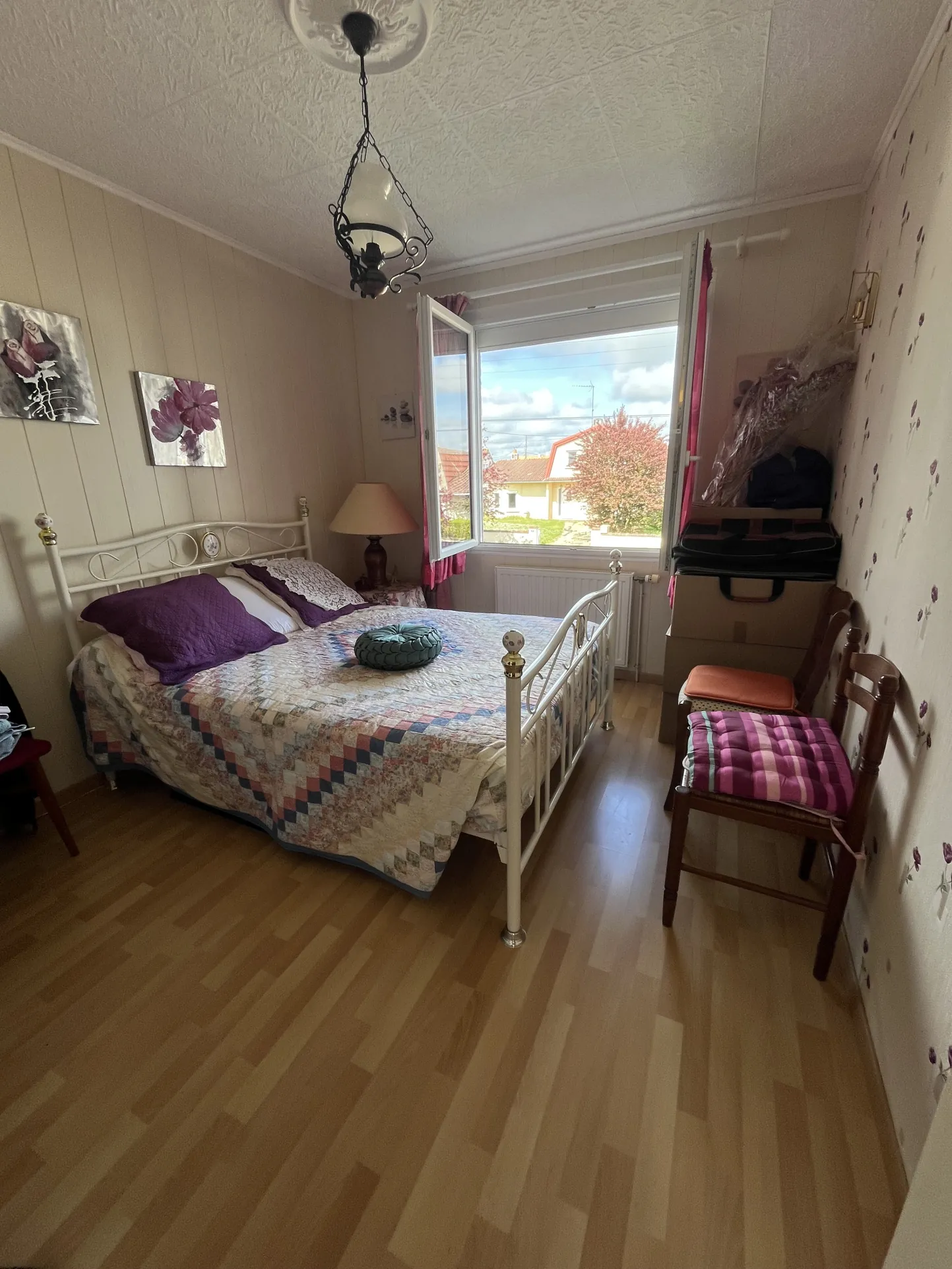 Maison à vendre à Thouars avec 4 chambres, jardin et garage - Quartier calme 