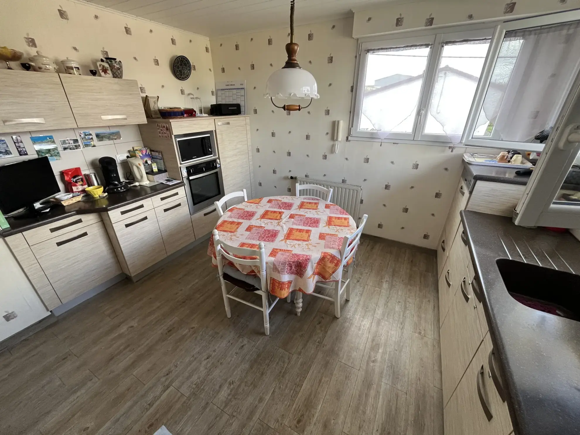 Maison à vendre à Thouars avec 4 chambres, jardin et garage - Quartier calme 