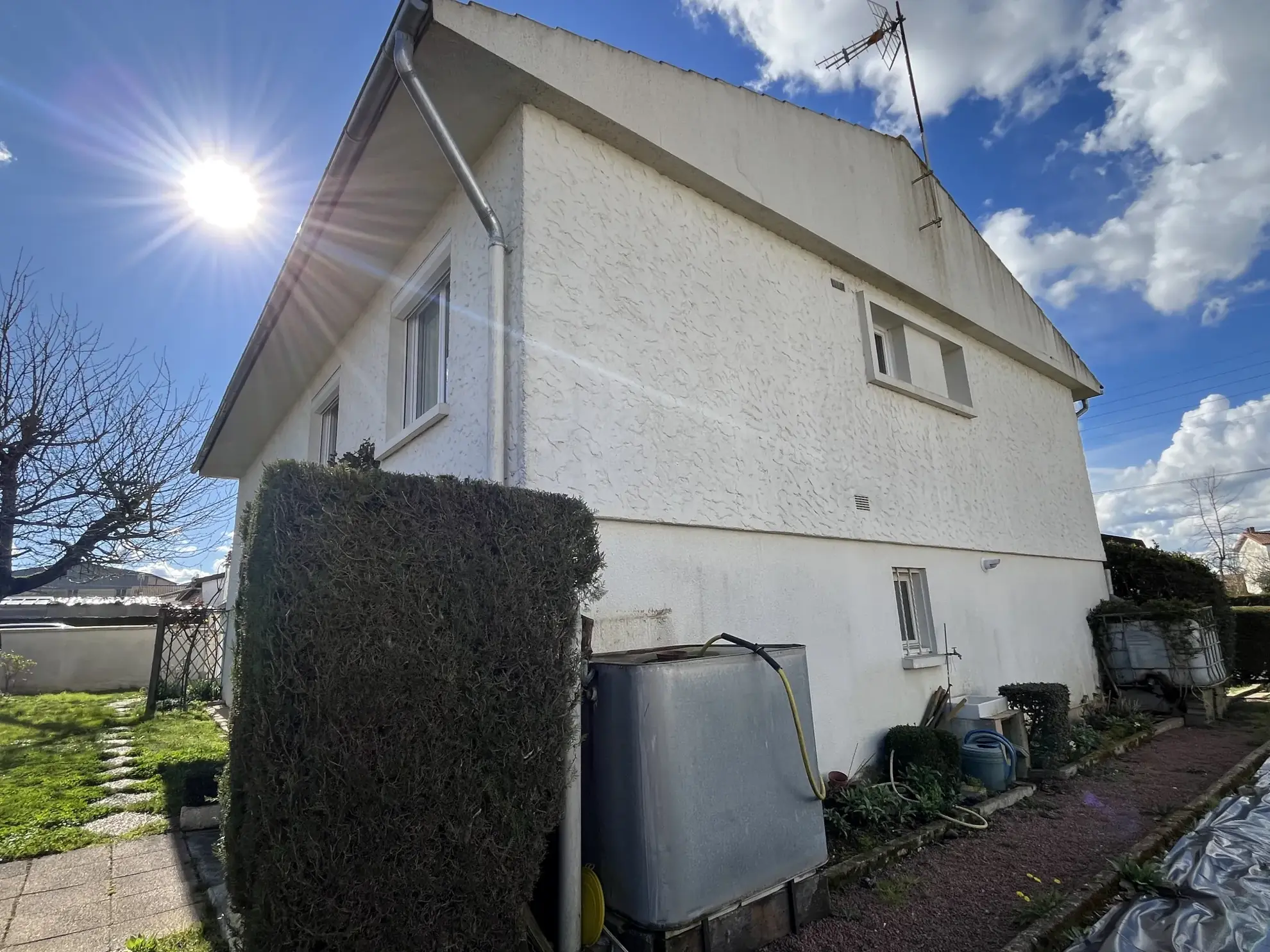 Maison à vendre à Thouars avec 4 chambres, jardin et garage - Quartier calme 