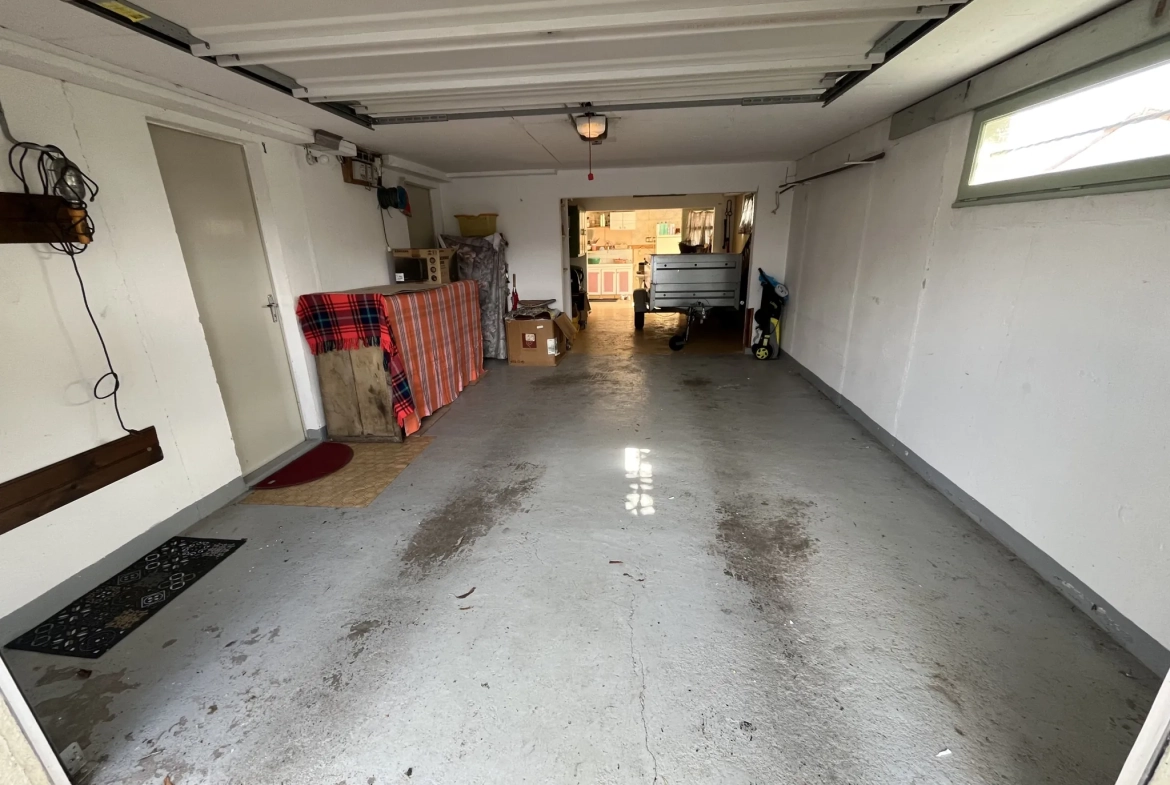 Maison à vendre à Thouars avec 4 chambres, jardin et garage - Quartier calme 