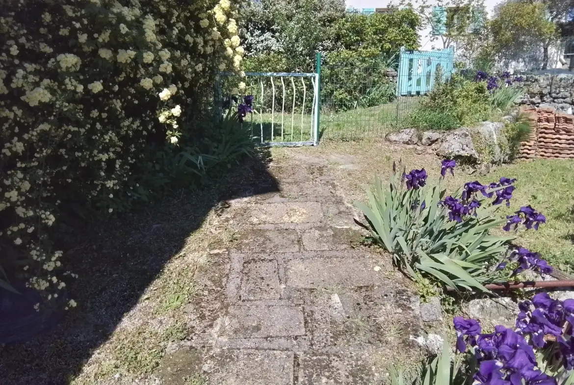 Belle villa ardéchoise de 90 m² avec jardin fleuri et vue exceptionnelle près de Largentière 