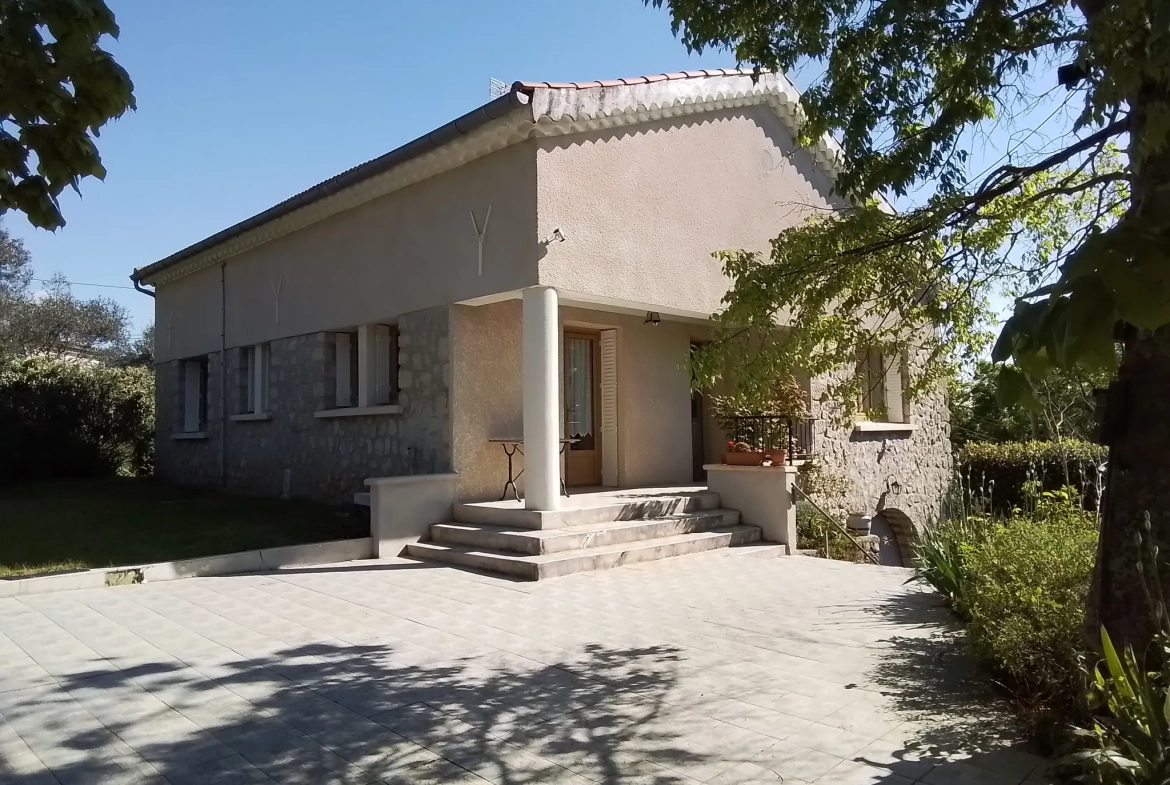 Belle villa ardéchoise de 90 m² avec jardin fleuri et vue exceptionnelle près de Largentière 